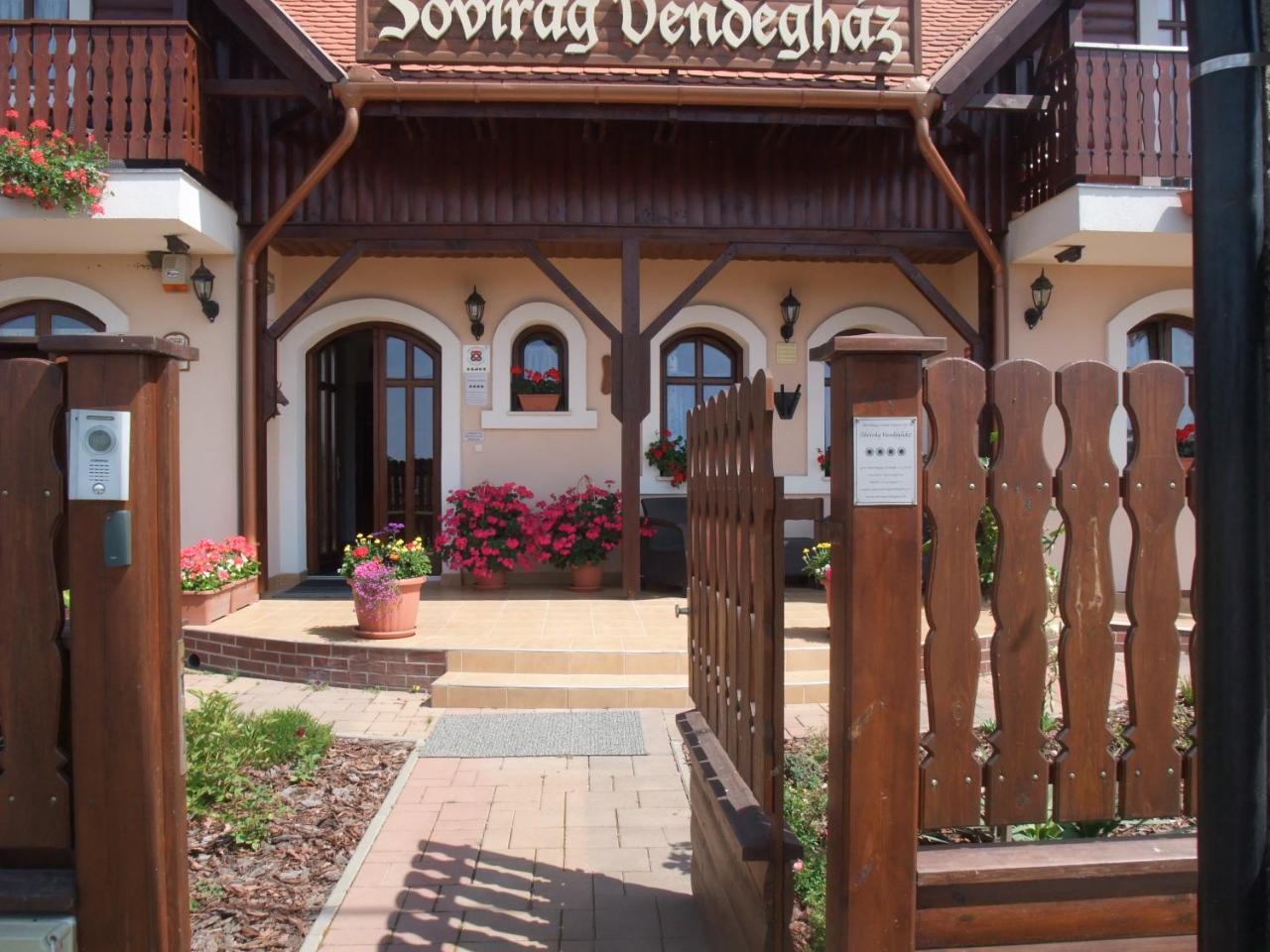מלון Hortobágy Sovirag Vendeghaz מראה חיצוני תמונה